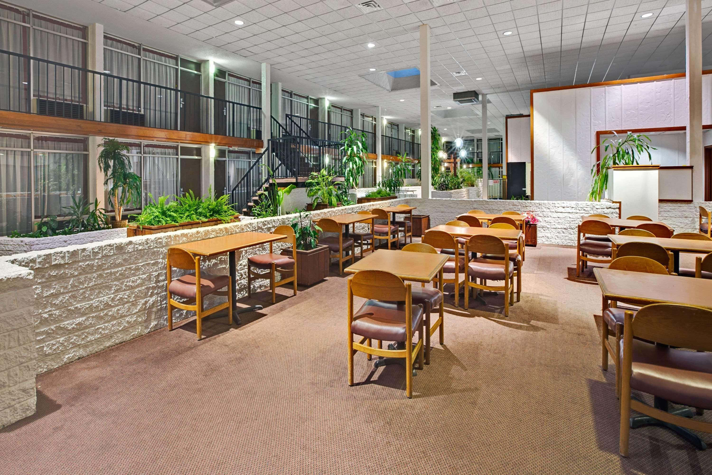 Hotel Super 8 By Wyndham Norman Esterno foto