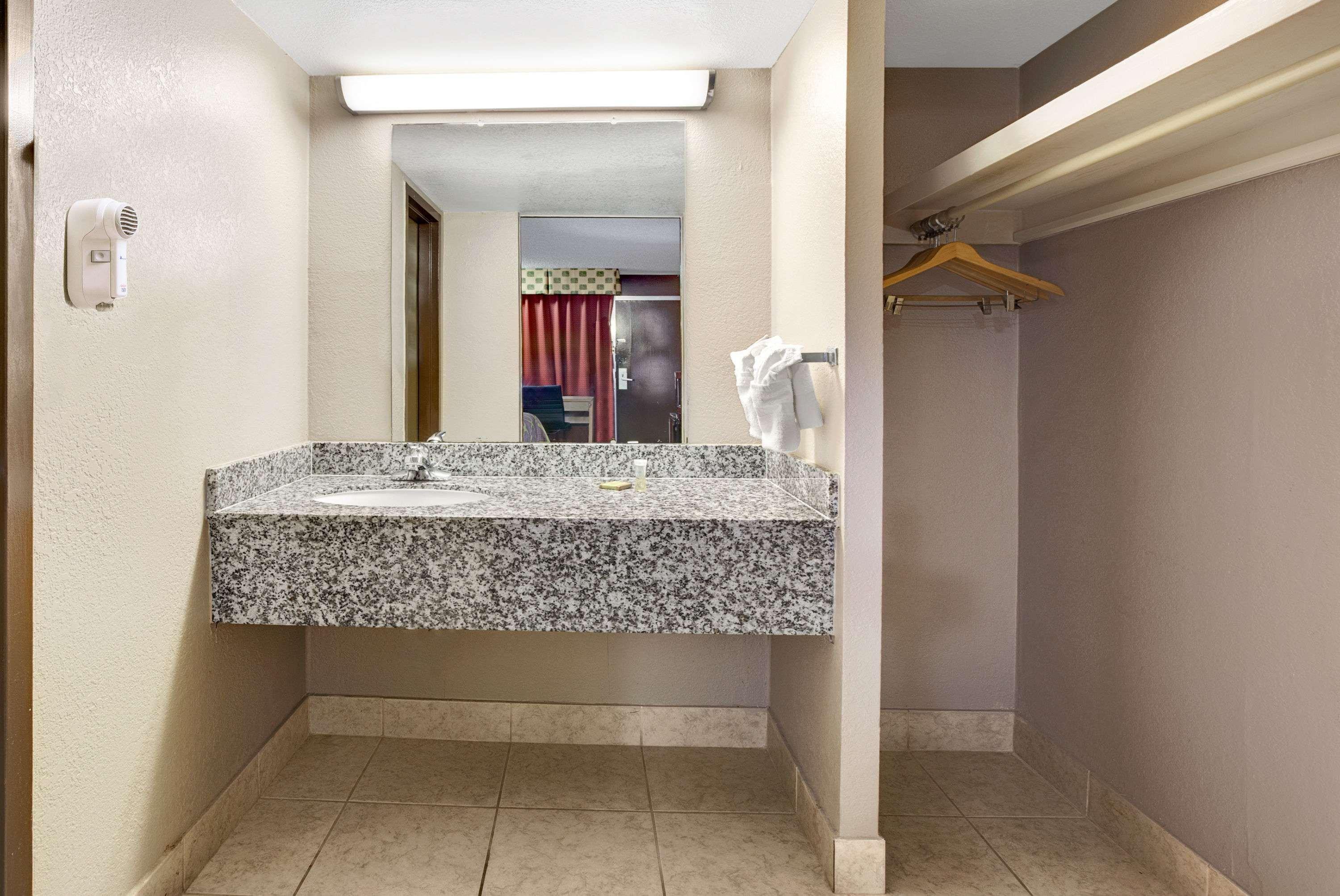 Hotel Super 8 By Wyndham Norman Esterno foto