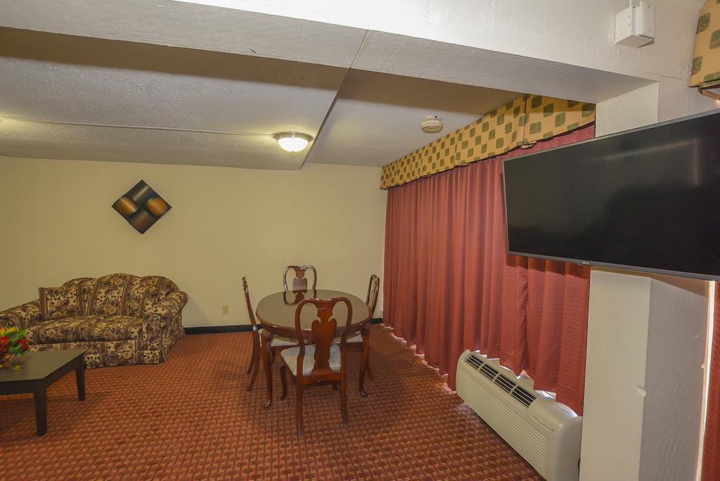 Hotel Super 8 By Wyndham Norman Esterno foto